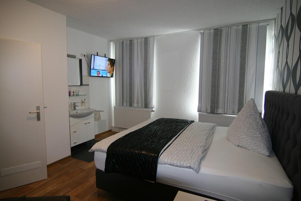 Hotel Lindenhof Ринерн Экстерьер фото