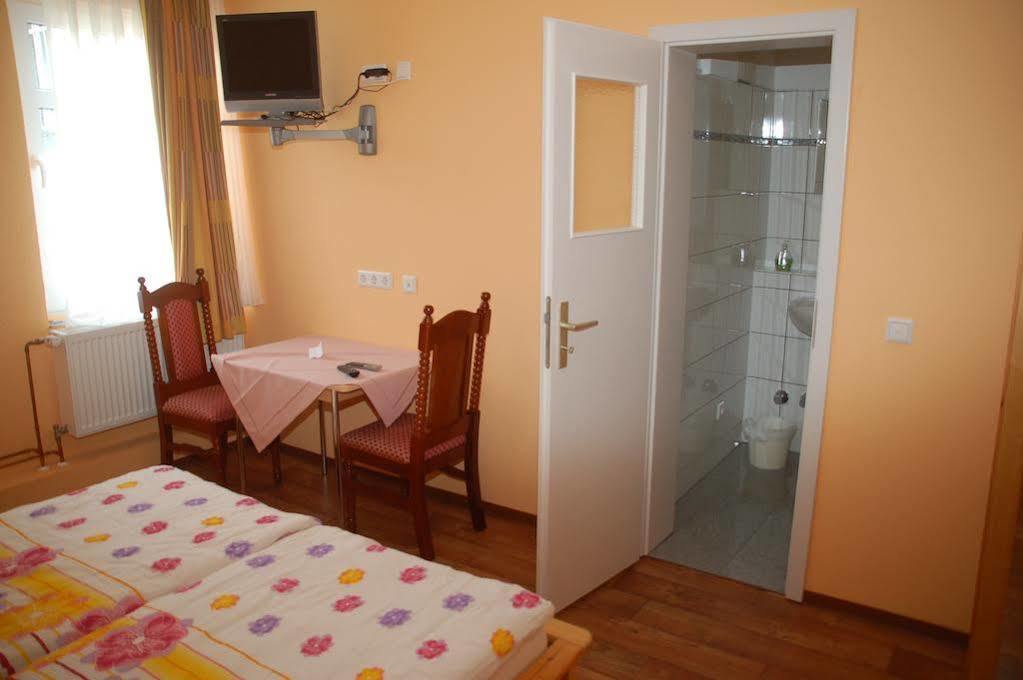 Hotel Lindenhof Ринерн Экстерьер фото