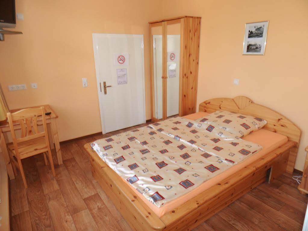 Hotel Lindenhof Ринерн Экстерьер фото