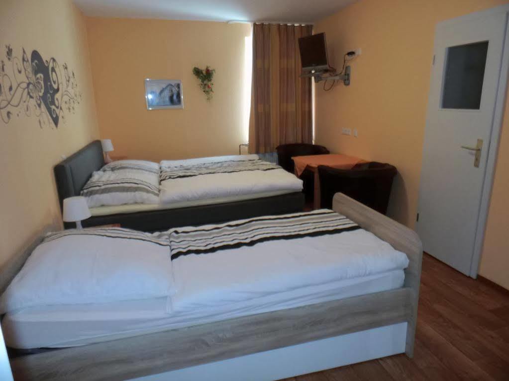 Hotel Lindenhof Ринерн Экстерьер фото